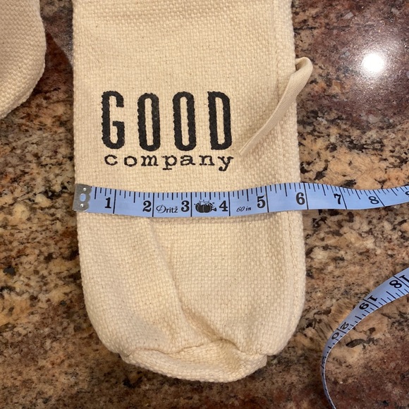 Mud Pie Burlap Wine Tote w/ attached matching cream tie wrap, GOOD company, NWT - Picture 9 of 10